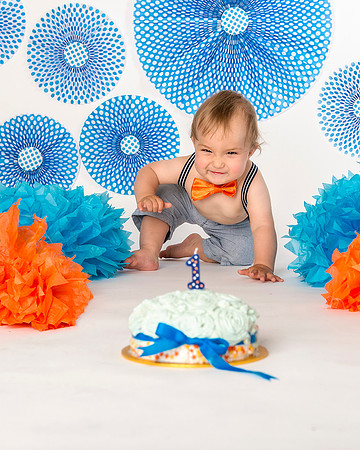 Smash the cake. One year old
