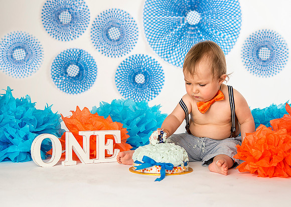 Smash the cake. One year old