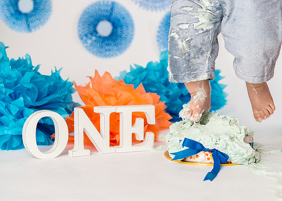 Smash the cake. One year old