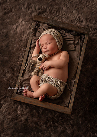 Newborn baby photo