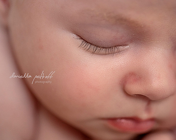 Newborn baby photo