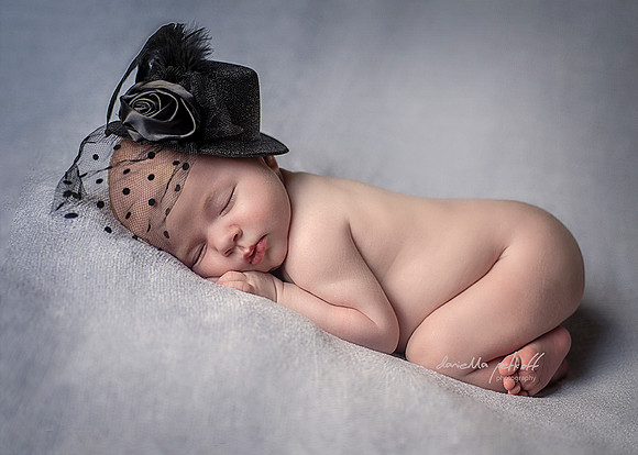 Newborn baby photo
