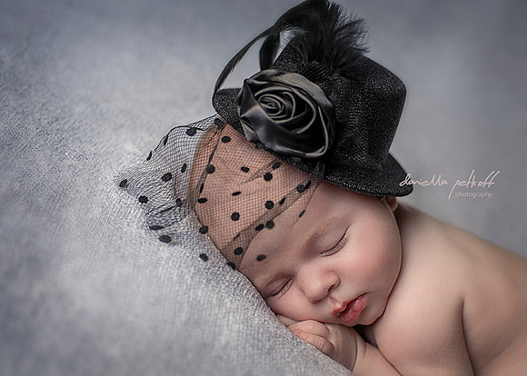Newborn baby photo