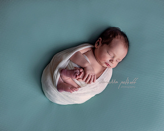 Newborn baby photo