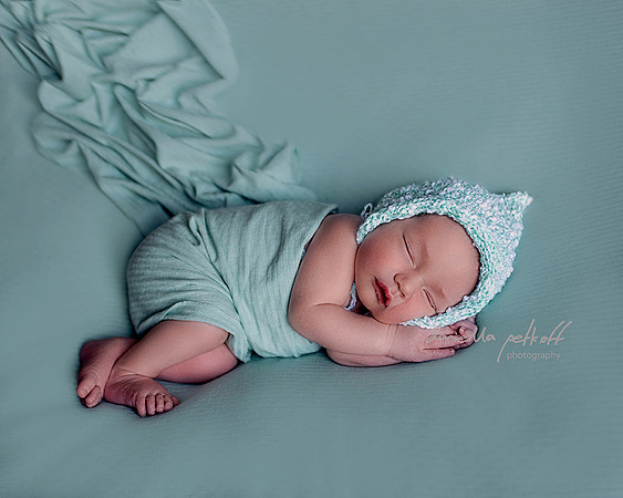 Newborn baby photo