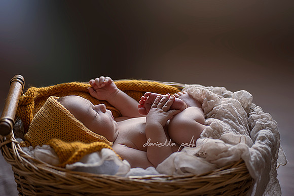 Newborn baby photo