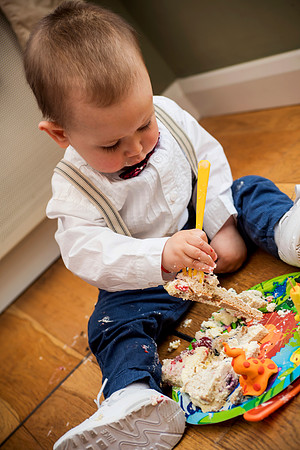 Smash the cake. One year old