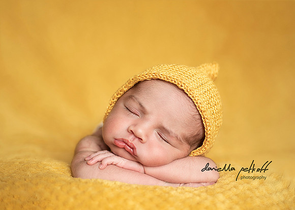 Newborn baby photo