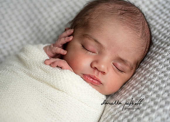 Newborn baby photo
